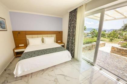 Blanca Beach Hotel - image 14