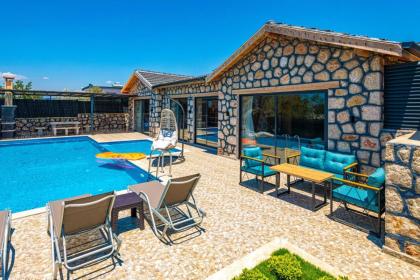 Kalkan'da 2 Yatak Odalı Jakuzili Villa-Villa Seabird - image 11