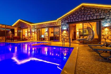 Kalkan'da 2 Yatak Odalı Jakuzili Villa-Villa Seabird - image 3