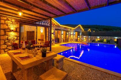 Kalkan'da 2 Yatak Odalı Jakuzili Villa-Villa Seabird - image 4