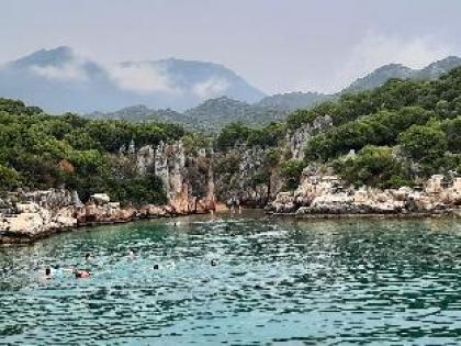 Yiğit apart with a terrace in sea and mountains - image 13