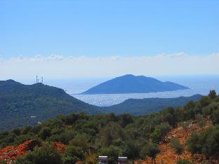 Yiğit apart with a terrace in sea and mountains - image 3