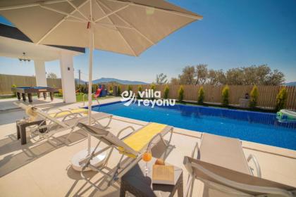 Tutku - 3 bedroom Secluded Private Villa with Jacuzzi in Kalkan - image 10