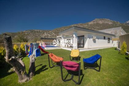 Tutku - 3 bedroom Secluded Private Villa with Jacuzzi in Kalkan - image 9