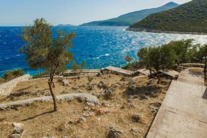 Kalkan'da Denize Sıfır Özel Plaj ve İskeleli Villa Kas