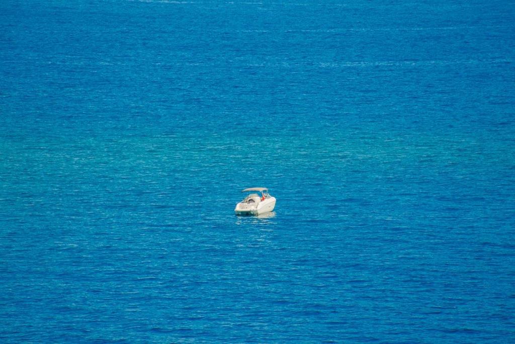 Kalkan'da Denize Sıfır Özel Plaj ve İskeleli Villa - image 3