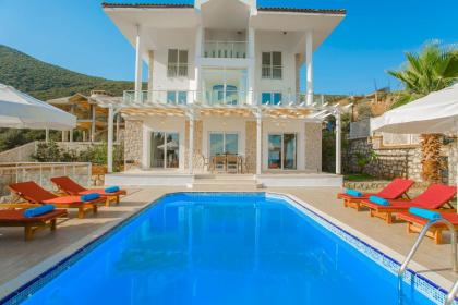 Kalkan'da Denize Sıfır Geniş Lüks Villa-Özel Plaj - image 4