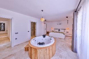 Villa Lizya - Brand new villa with jacuzzi and close to town and beach - image 3