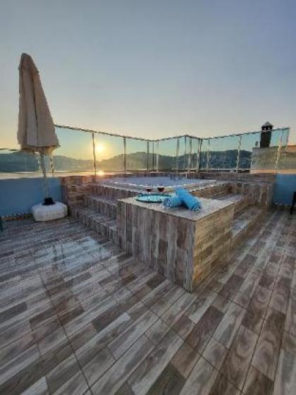 Lux Penthouse Apartment with Jacuzzi 2 Bedrooms - image 18