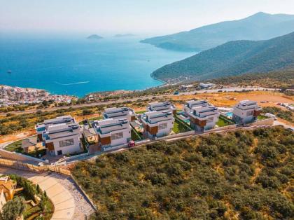 Kalkan'da Deniz Manzaralı Villa - image 10