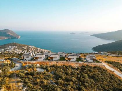 Kalkan'da Deniz Manzaralı Villa - image 11