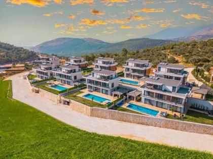 Kalkan'da Deniz Manzaralı Villa - image 15