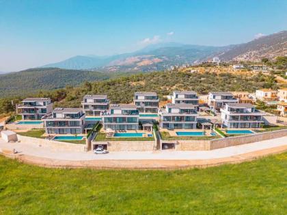 Kalkan'da Deniz Manzaralı Villa - image 17