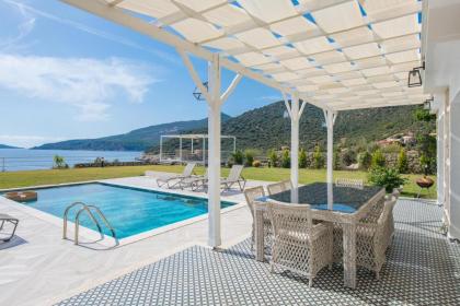 Kalkan Kalamar Koyunda Denize Özel Platformu Olan Eşsiz Villa Elana - image 3